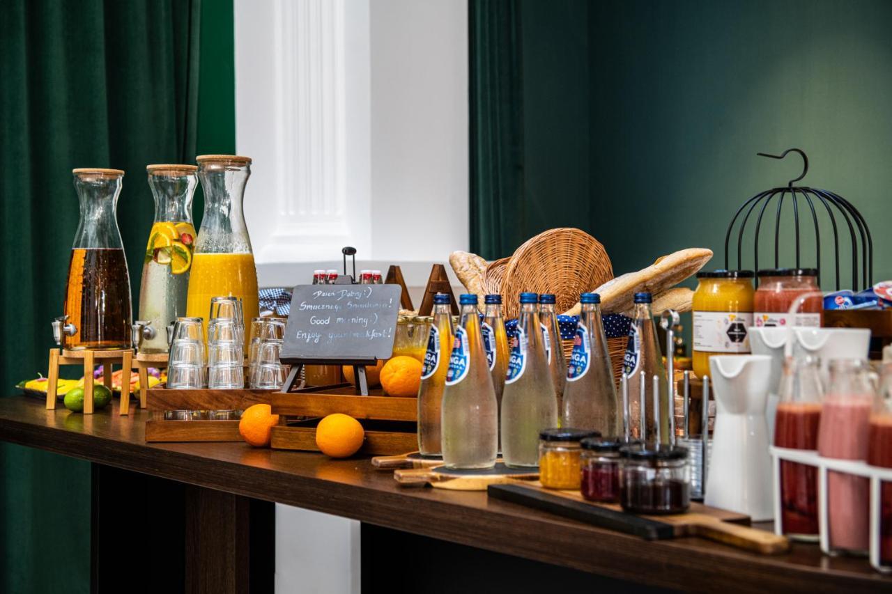Rezydent Sopot Mgallery Hotel Collection Luaran gambar A selection of drinks at a buffet