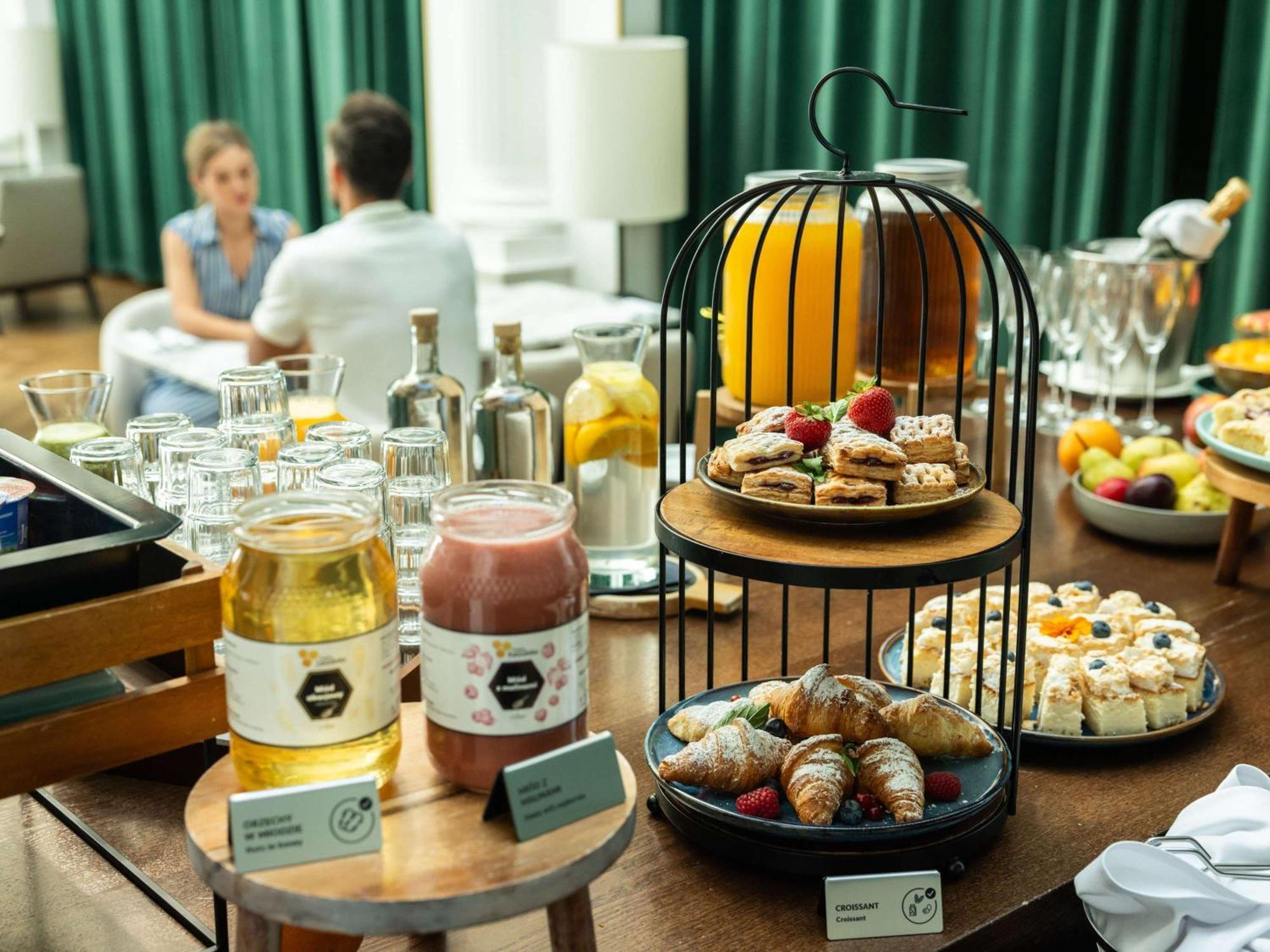 Rezydent Hotel Sopot - Mgallery Collection Luaran gambar A buffet at a hotel