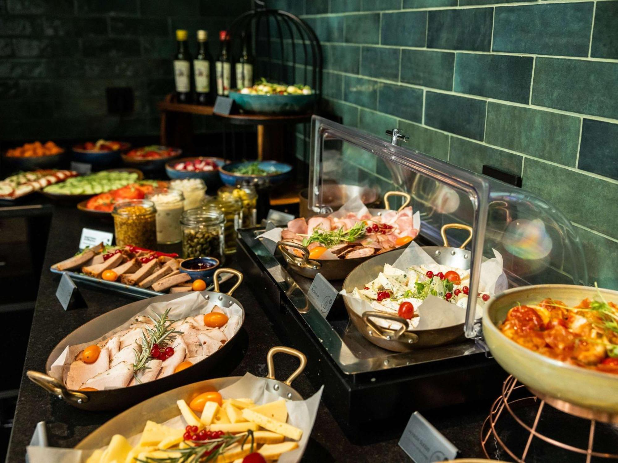 Rezydent Hotel Sopot - Mgallery Collection Luaran gambar A buffet at a restaurant