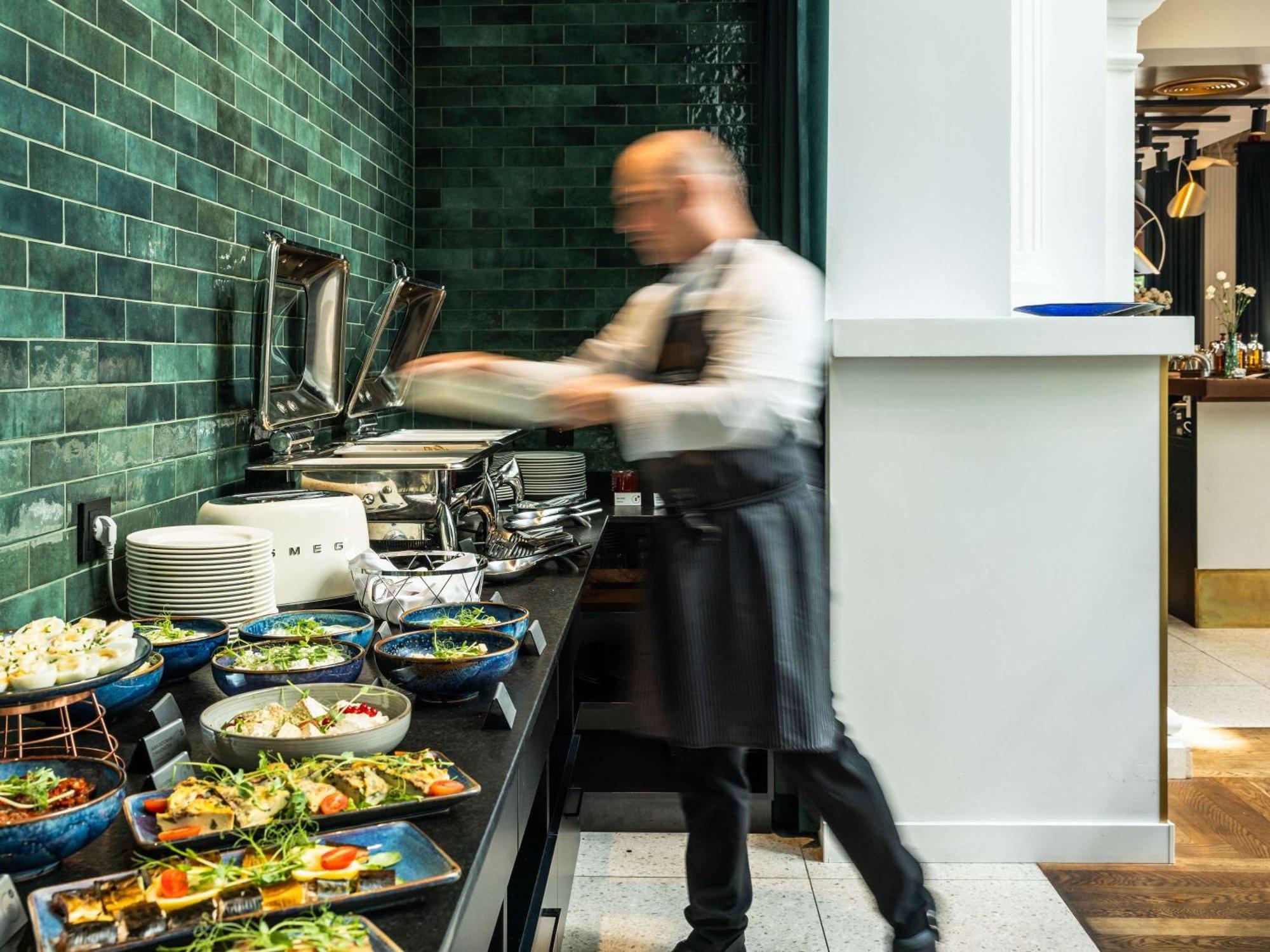 Rezydent Hotel Sopot - Mgallery Collection Luaran gambar A buffet at a restaurant
