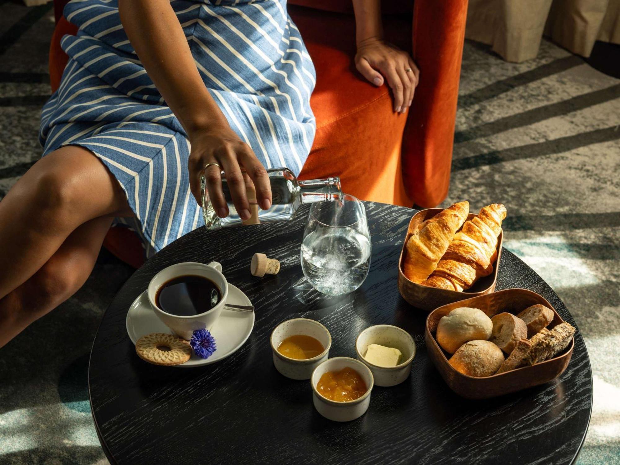 Rezydent Hotel Sopot - Mgallery Collection Luaran gambar A woman drinking coffee